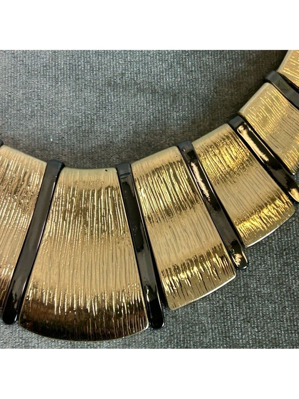 Nygard brushed gold curvy piano Cleopatra statement necklace - Picture 6 of 10